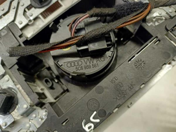 LAMP DANS LE PLAFONIER VW POLO 6R 2009-2015 - Vue 3